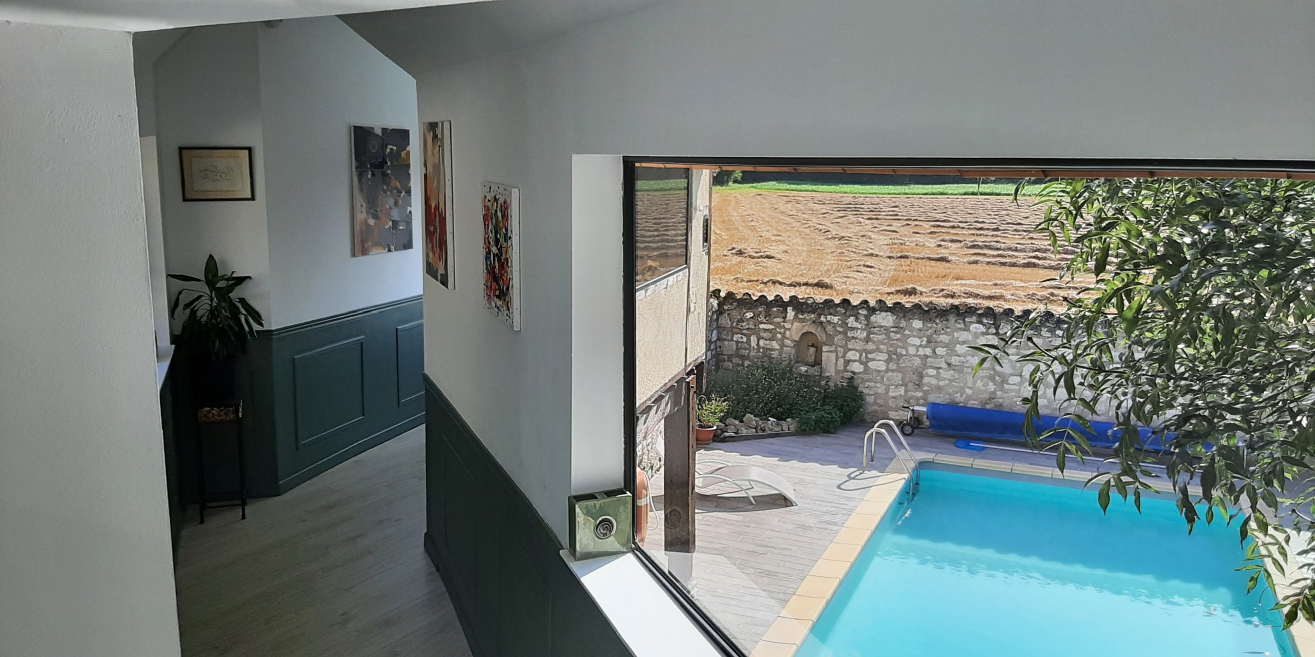 couloir - vue pisicine