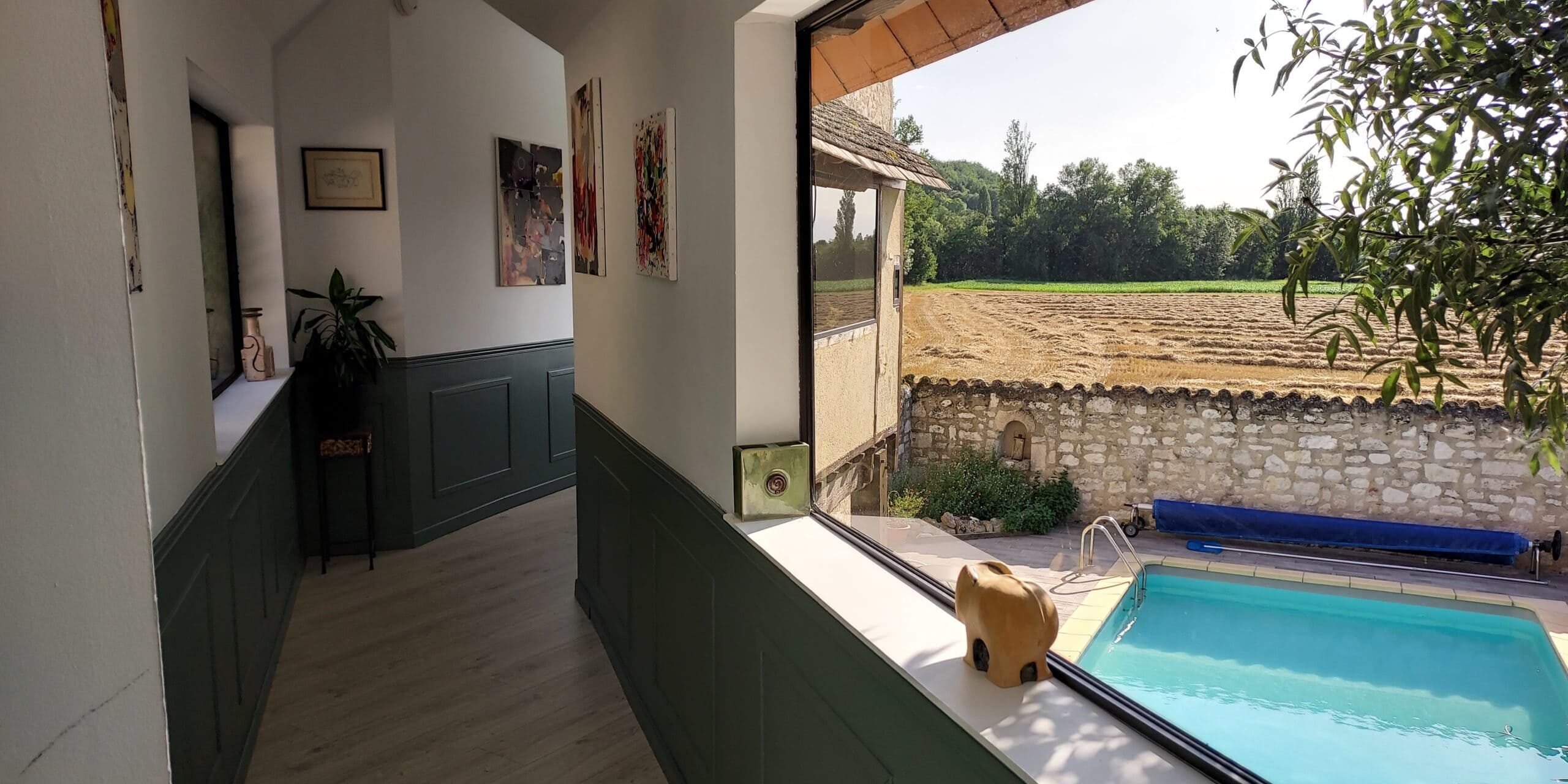 couloir - vue pisicine