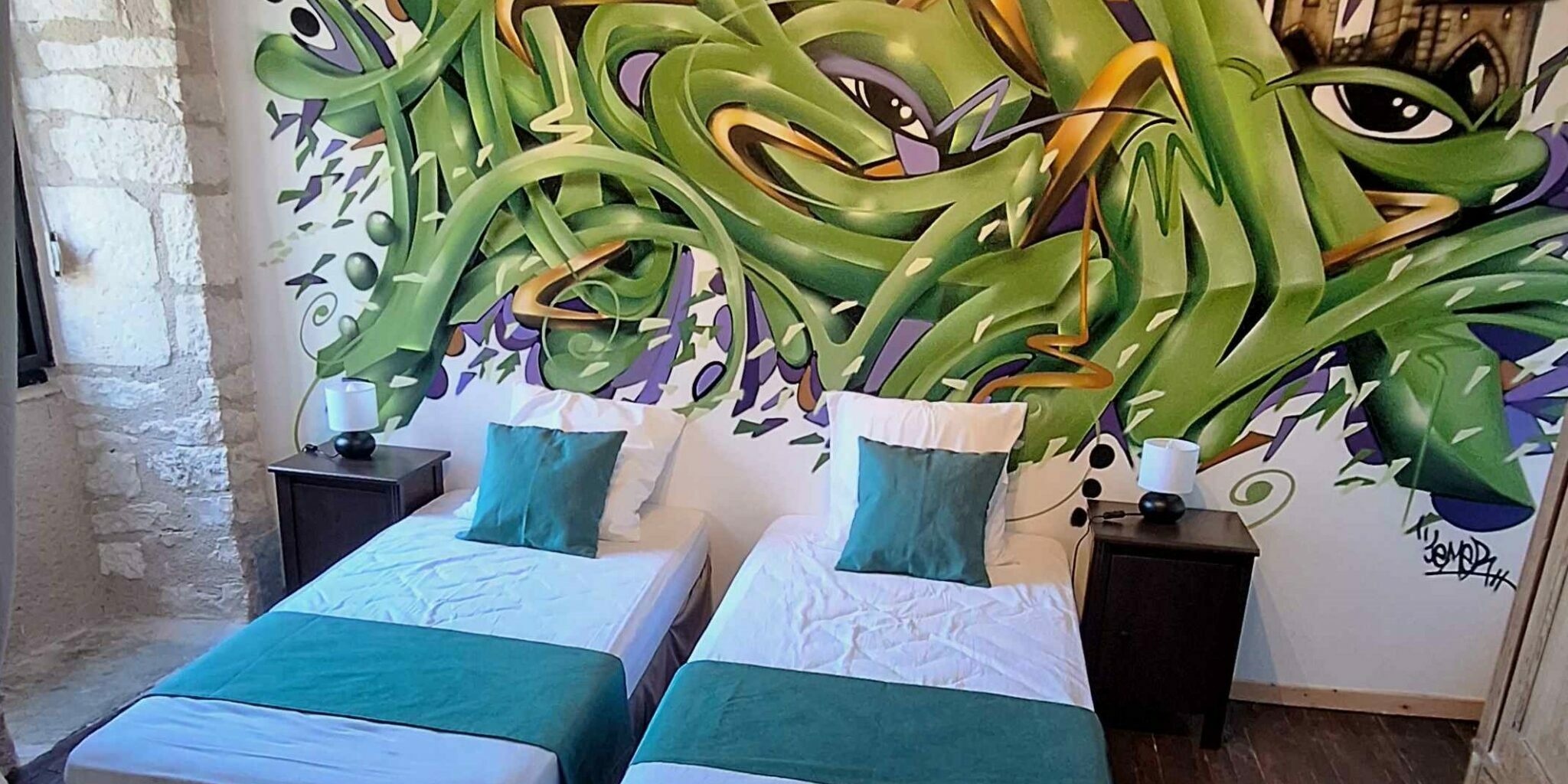 Chambre port real avec la fresque de Franck Perronet