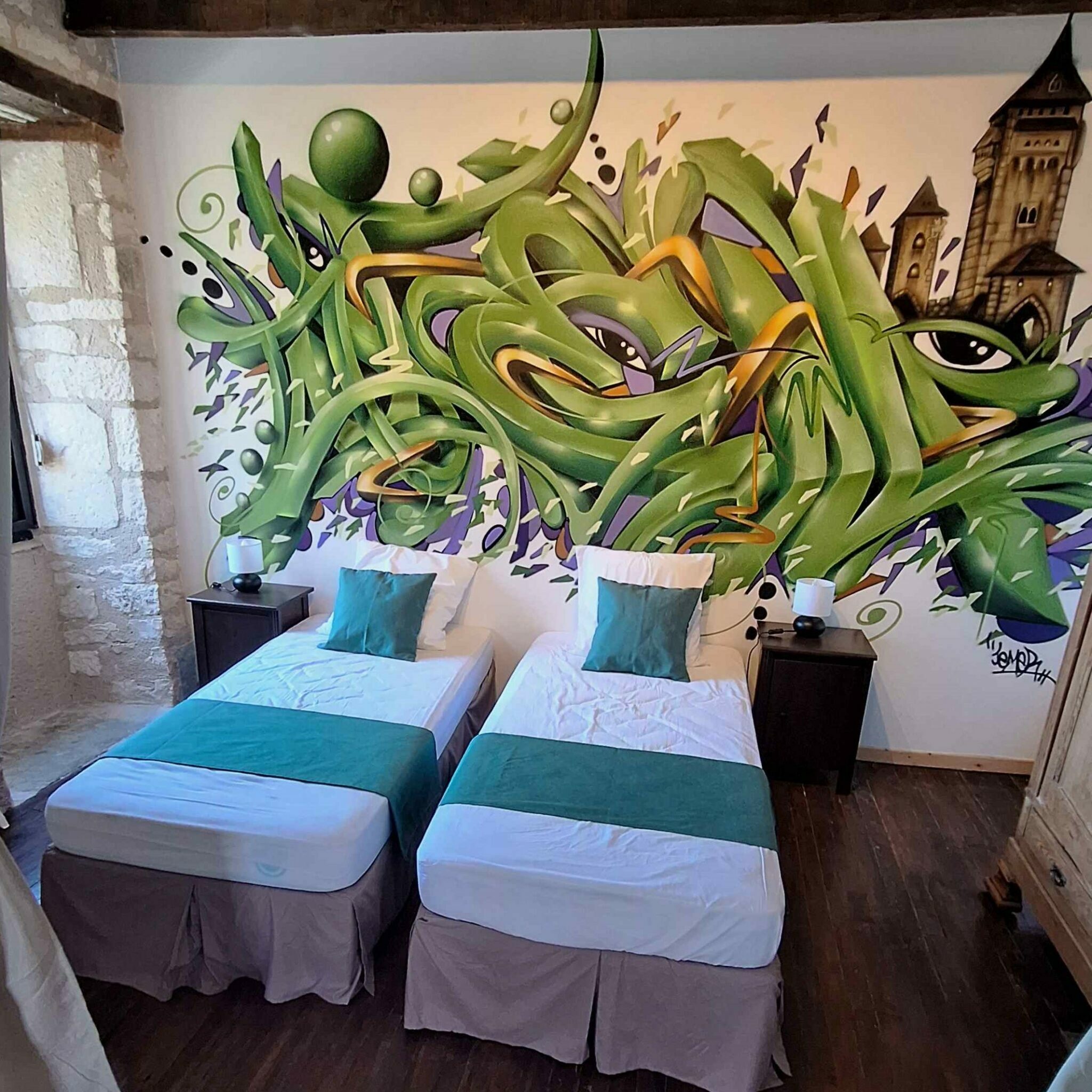 Chambre port real avec la fresque de Franck Perronet